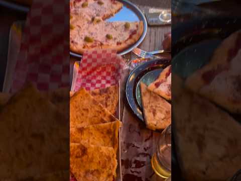 Cenando en Mardiro’s pizza Adrogué, Almirante Brown, prov. De Buenos Aires🇦🇷