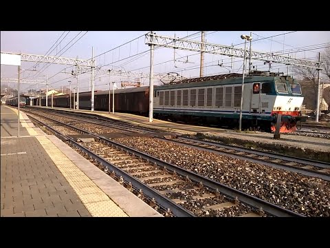 Doppia simmetrica E652 135 ed E652 160 con merci - Monza 15/12/2015