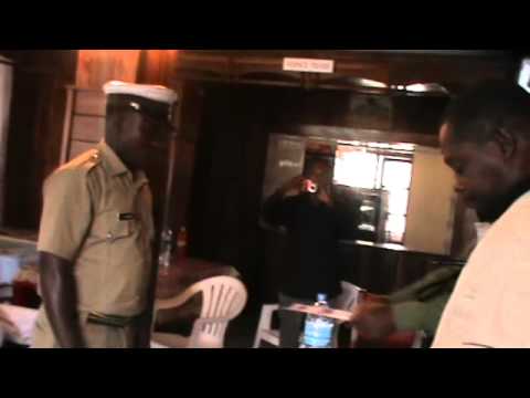 cuts wahitimu kupokea vyeti 1