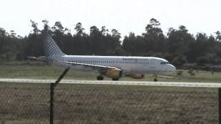 preview picture of video '【592】Porto - Take Off: === ✈ Paris (Orly): Vueling, Airbus A-320-200'