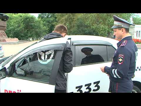 В Курске дорожные полицейские проверяют автомобили такси