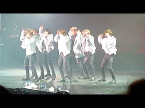 BTS WINGS TOUR CHICAGO FANCAM 170329 - AM I WRONG