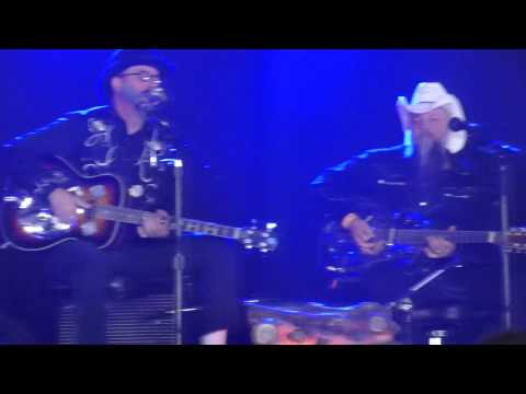 Les Claypool's Duo de Twang - Master of Puppets / Too Many Puppies + Red State Girl (Roskilde 2014)