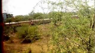 preview picture of video 'Indian Railways NGP-BSL Exp makes way for HW-LTT AC Express'