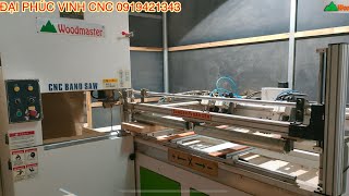Máy cưa lọng Cnc Woodmaster bàn 1500mm 3 kẹp phôi