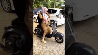 Download lagu Mantap bu, jengat jengatin bu   #vespa #vespasian  #shorts #shortsvideo #10jtview #fyp #scooter mp3