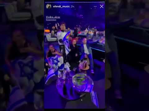 Efendi blows Eden a kiss and shakes her hand at the ESC final