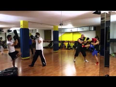 Lezione di kick boxing Palestra Free Weights Bregnano