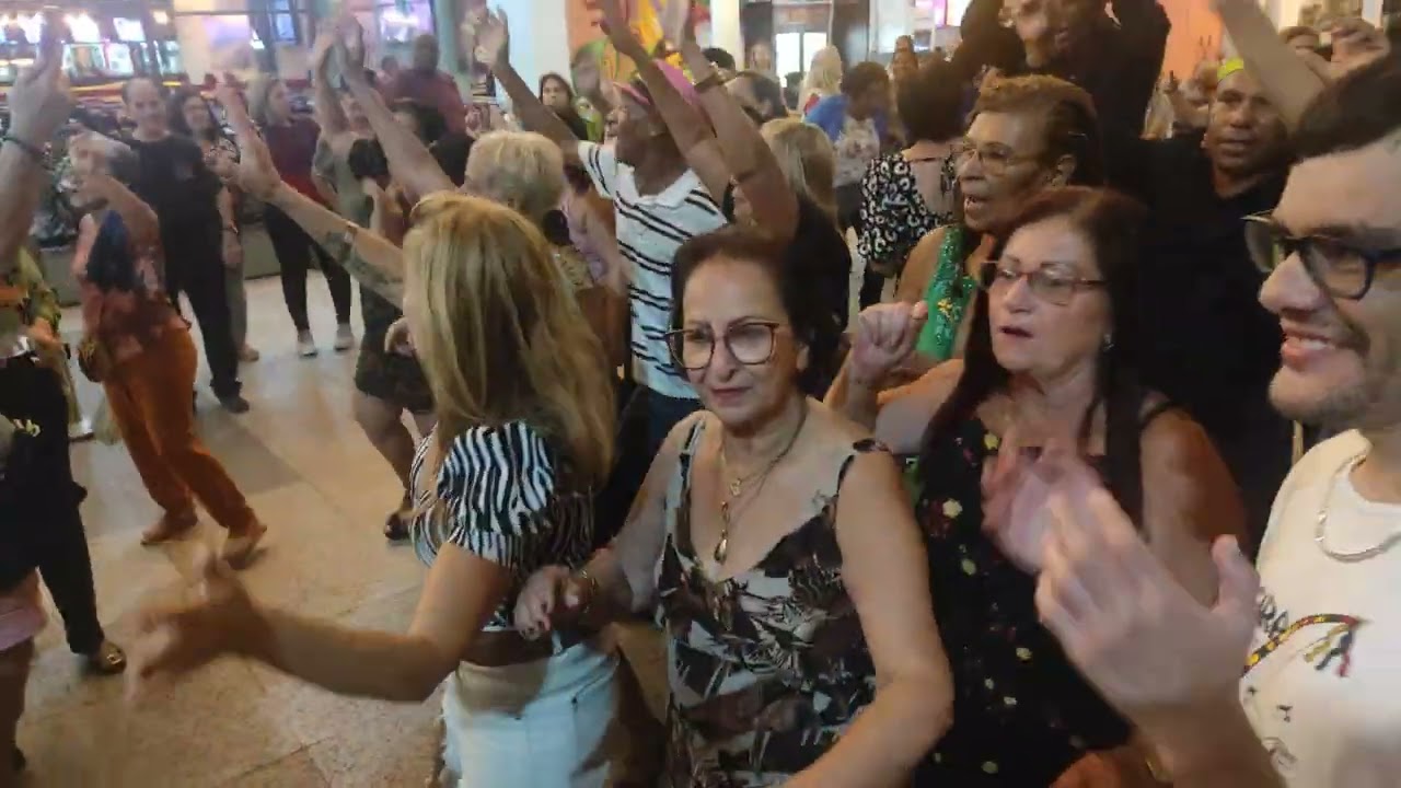 Baile da Helô Reis no Shopping Partage em São Gonçalo 25/08