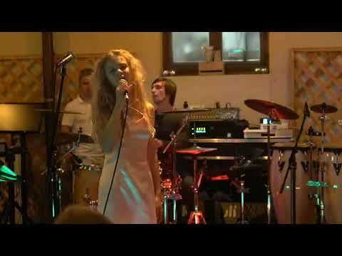 Siena canta Shallow la Baia Mare