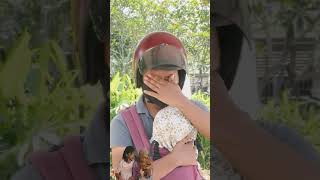 Download lagu Memprihatinkan, beketja sambil menggendong anak #shorts mp3