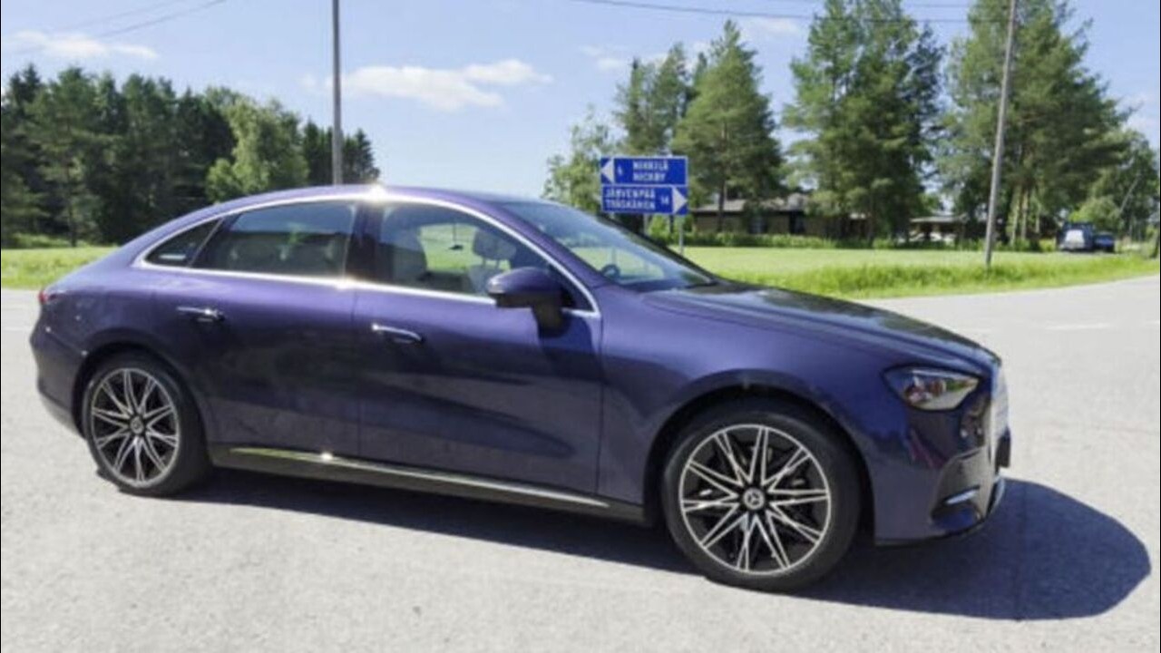Mercedes Classe C Elettrica, la nuova generazione dal vivo in Finlandia