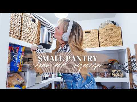 PANTRY CLEAN AND ORGANIZE // SMALL PANTRY ORGANIZATION // CHARLOTTE GROVE FARMHOUSE