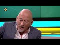 Gerard van Maasakkers zingt het nummer Achter de schuur in de talkshow KRAAK van Omroep Brabant.