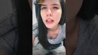 mica Suarez escucha duki y Paulo londra