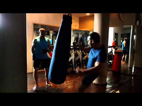 Hl FITNESS AKESBI EN MODE FIGHTER