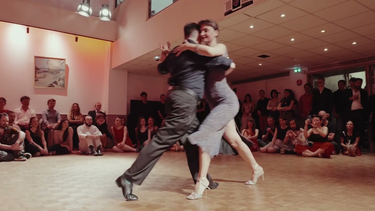 Veronica Toumanova and Asya Moiseeva - Estampa de varón