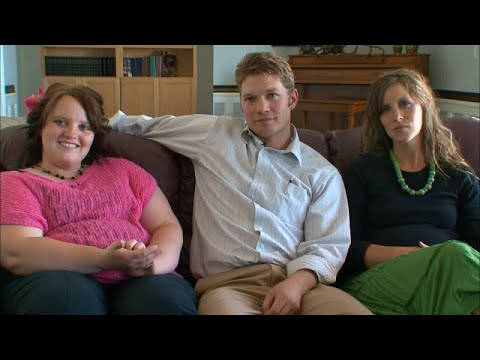 Cet homme a 2 femmes qui sont demi-soeurs