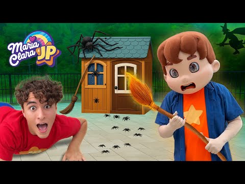 Maria Clara e JP com Medo da Bruxa Malvadona solta no Quintal!