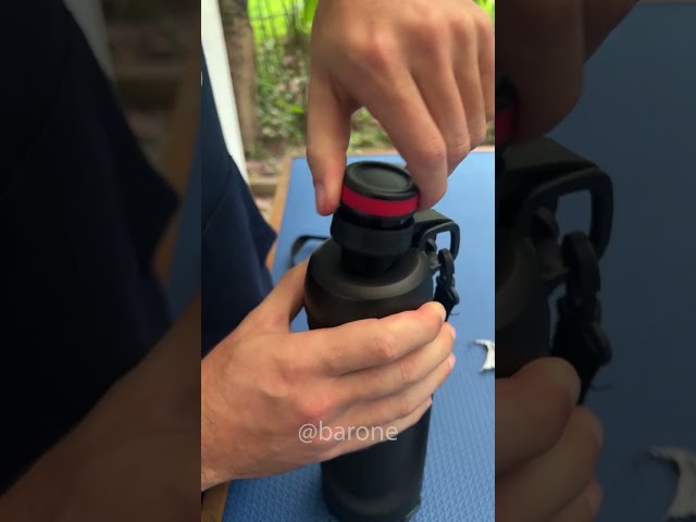 Vídeo relacionado con WANDGU Botella de Agua Segura con Compartimento Oculto Secreto: 750ML Contenedor Secreto Seguro, Contenedor Secreto Para Esconder Cosas, Botella de Agua de Acero Inoxidable para Senderismo, Gimnasio