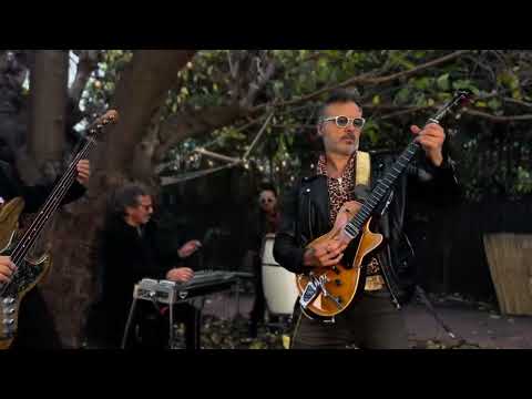 Twanguero - La Bikina