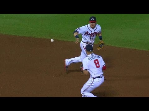 MIA@ATL: Beckham, Peterson turn slick double play
