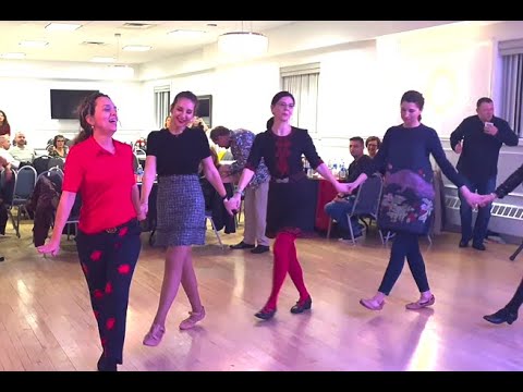 Un Trandafir Creste la Firida mea - Bulgarian Girls Dancing