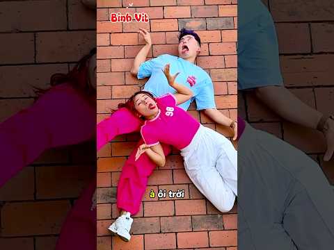 Hai Anh Chị Khi Thấy Mình Ngã Xuống Cầu 😅