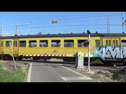 Passaggio a livello di via Cadiane in HD - Baggiovara (MO) // Level Crossing