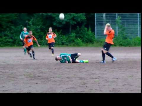 "Köpfchen" bewiesen. KEIN Ellenbogen. Trotzdem "Gelb".