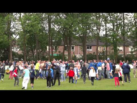 Eindsignaal en feest bij WNC - Drechtstreek ( 1 - 2 ) Drechtsreek Kampioen 2e Klasse F