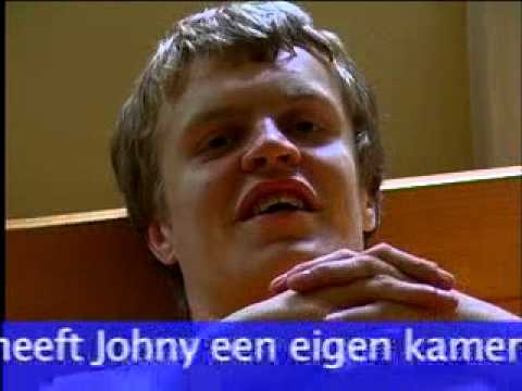 Johny woont in een tehuis niet-werkenden