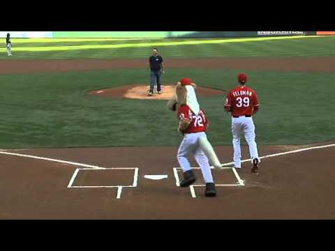 2012/05/16 Sinise tosses the first pitch