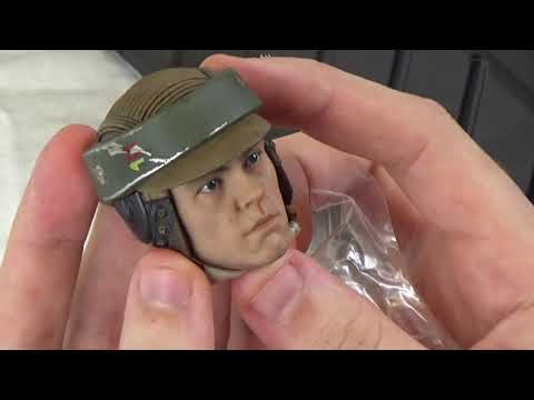 Unboxing the 1/6 scale Luke Skywalker Deluxe Version action figure
