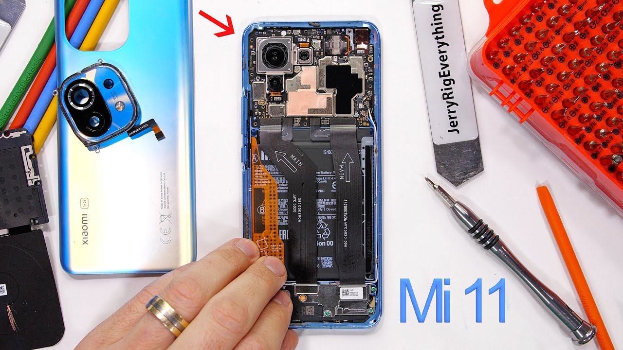 Xiaomi Mi 11 Teardown! - Lets find that battery...