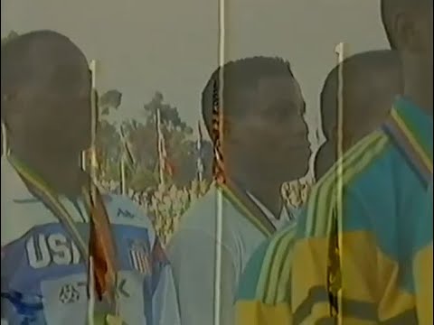 Carl  Lewis  plus  Usa  Team  Receive  the  Gold  Medal  for  Winning  the 4x100m  in  87  in  Rome.