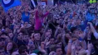 The Kooks - She Moves In Her Own Way (Live Glastonbury 2007)