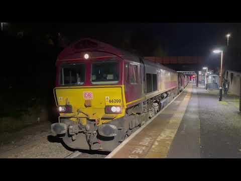 66200 Powering away from Kidderminster with Margam TC to Round Oak loaded steel - 29/11/21