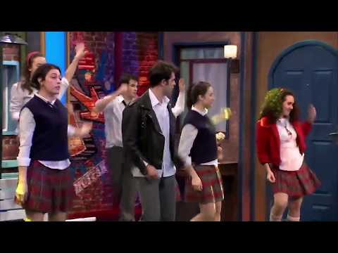 Çok Güzel Hareketler 2  Ezik Müzikali | KIRMIZI SPOR ARABA | ATAKAN ÇELIK