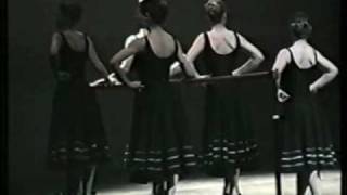 preview picture of video 'Uitvoering 1991 - Caractère: Aan De Barre (Harderwijk 01.06.1991) Balletschool Ermelo'