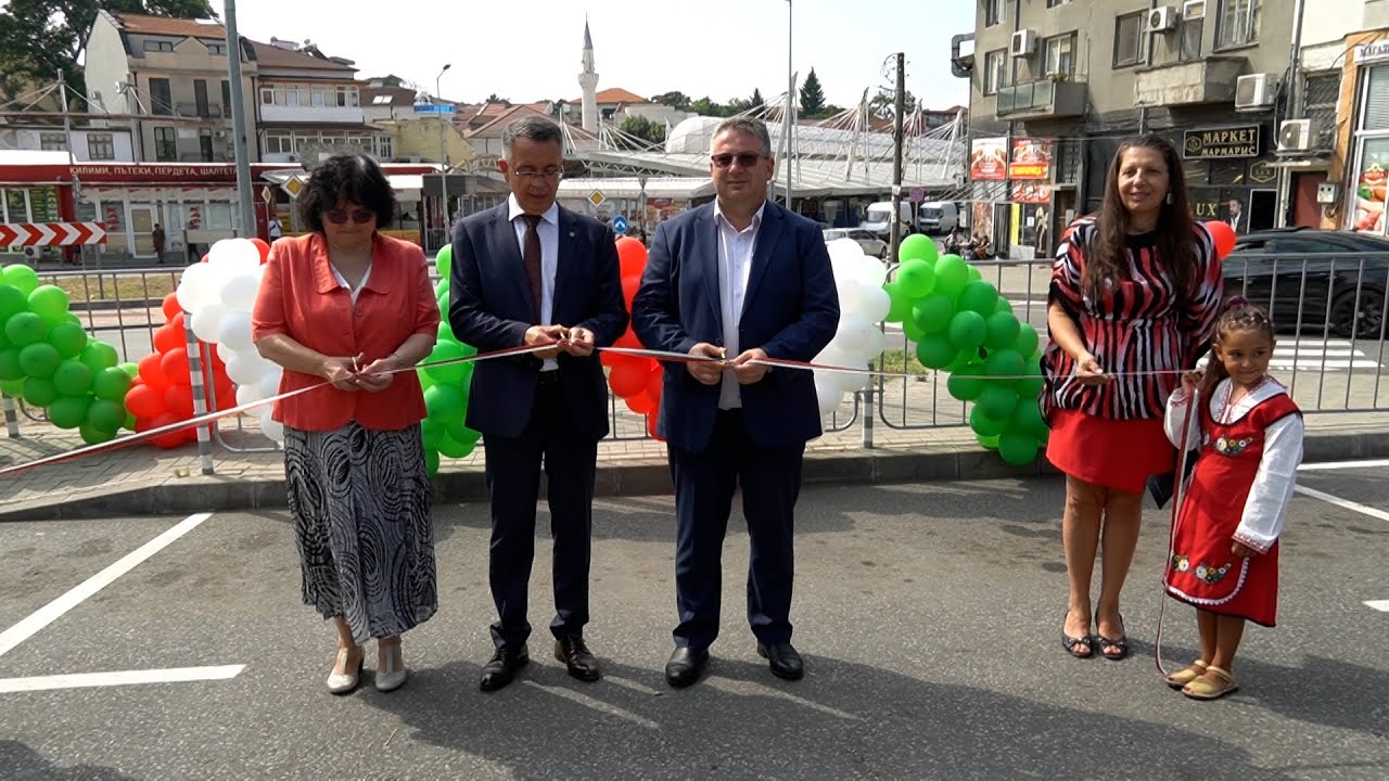 Откриха официално обновените улици и тротоари в района на пазара в Кърджали