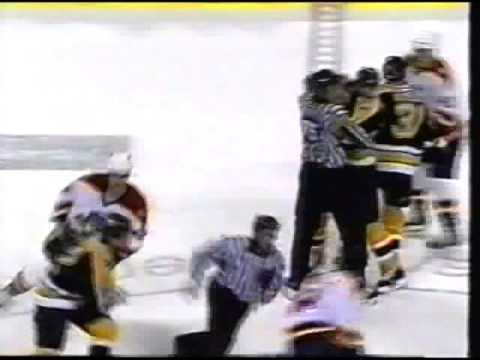 BRUINS - PANTHERS SCRUM