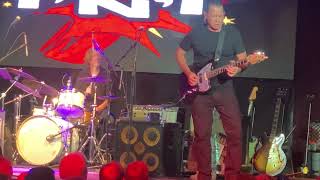 &quot;Blues All Around Me&quot; / &quot;Them Changes&quot; - Tommy Castro and The Painkillers