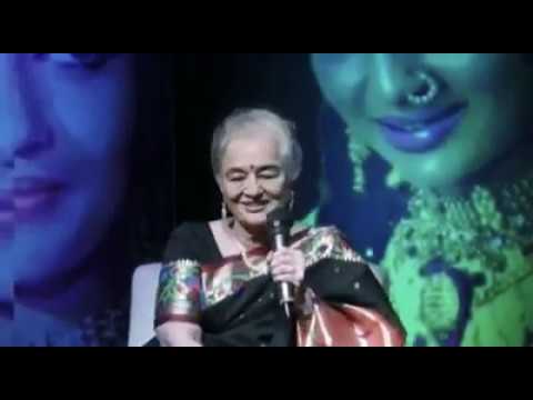 Aasha Parekh ji on Stage | Kya Janu Sajan - Baharon ke Sapane