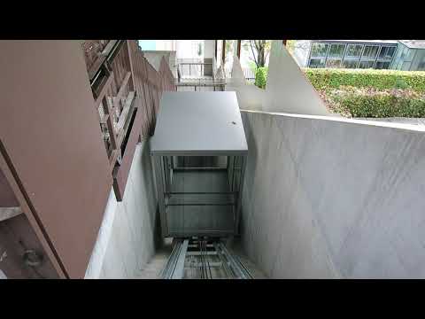 Standseilbahn 7000.01 Chur Plessur - Halde - Wagen kommt in die Bergstation