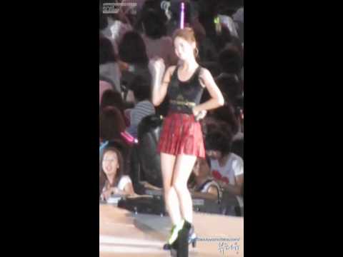 [Fancam] 100821 Yoona SNSD - Kissing you@SM TOWN 2010 Seoul
