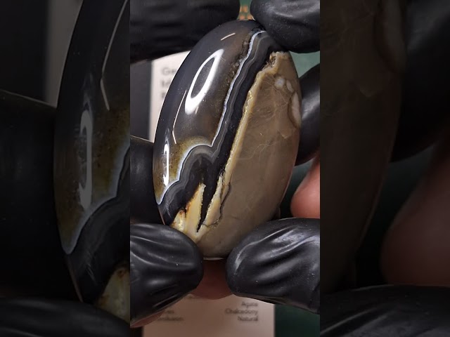 نوادر تحفة من حجر عقيق يتغير لونه تحت اضائة UV مفح...