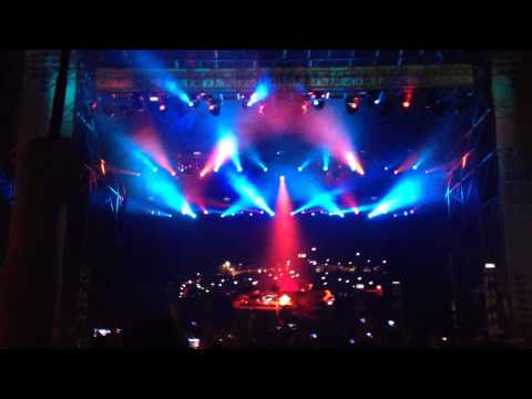 SKRILLEX MASHUP live Sweet Dreams + Heads Will Roll + Breakn' a Sweat + Booyah - Milano 2015