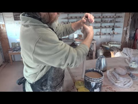 How to 'pull' a handle for a mug, tips etc...  with Simon Leach