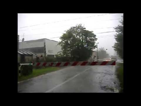 Passaggio a livello di Via Rosario (CR) sotto il diluvio